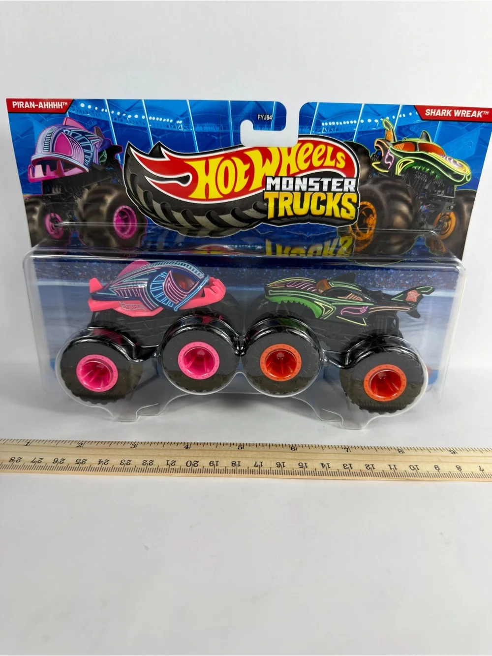 Last One Hot Wheels Demolition Doubles Piran-Ahhhh & Shark Wreak